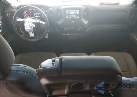 2022 Chevrolet Silverado Ltd K1500 Custom z USA, uszkodzony, nr VIN 3GCPYBEK9NG124624